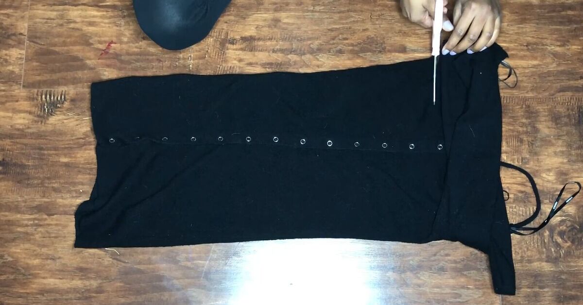 how to fit into a dress in 2 days This bride has a tight timeline and fell in love with a gown thats 4 sizes too big. We have 2 weeks to make this dress fit like a dream!