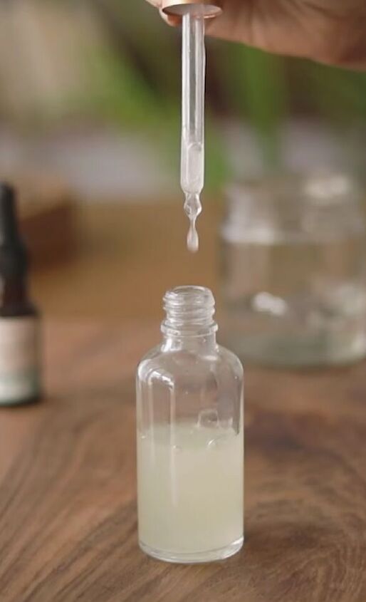 How to Make an All-Natural DIY Hair Growth Serum With 3 Ingredients |  Upstyle