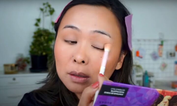 light fresh no foundation makeup look that s perfect for summer, Applying highlighter to the eyes