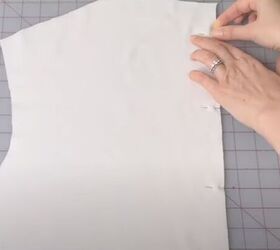 sewing an oversized t shirt that s on trend for summer, Sewing the center back seam