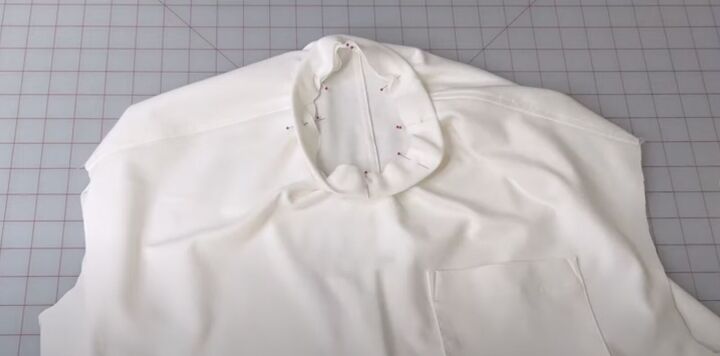 sewing an oversized t shirt that s on trend for summer, Pinning the neckband to the t shirt