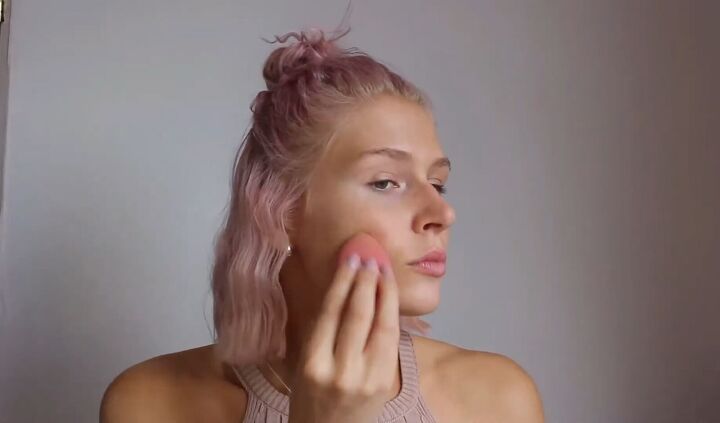 11 cool makeup tricks for a glowy summer look, Applying a thin layer for natural coverage