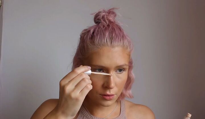 11 cool makeup tricks for a glowy summer look, Applying dots of light concealer along the nose