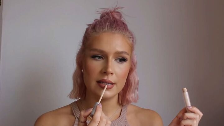 11 cool makeup tricks for a glowy summer look, Making lips pop with concealer