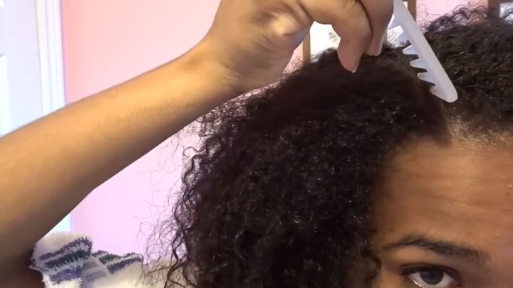 a simple 5 step wash go routine for frizz free natural hair, Parting hair to the side