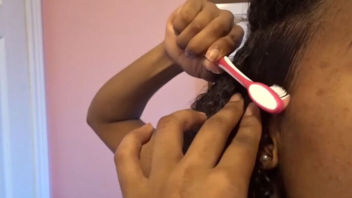 a simple 5 step wash go routine for frizz free natural hair, Laying edges with a toothbrush