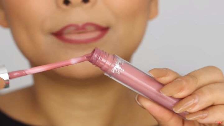 how to apply liquid lipstick 5 pro makeup tips you need to know, Removing excess product from the wand