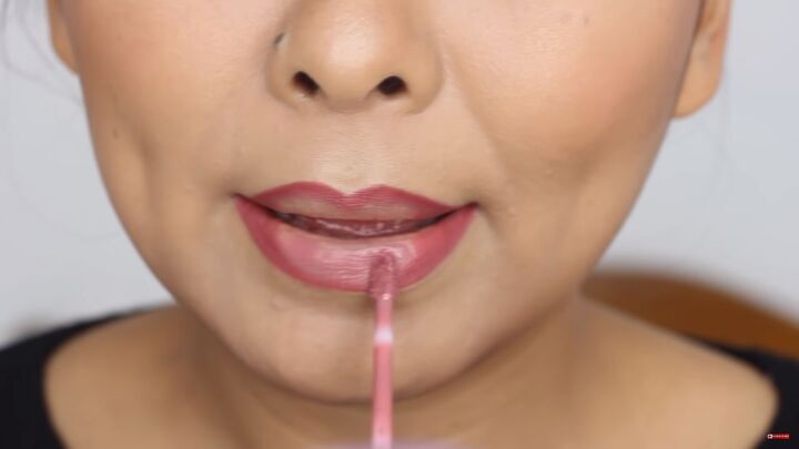 how to apply liquid lipstick 5 pro makeup tips you need to know, Applying a thin layer of liquid lipstick