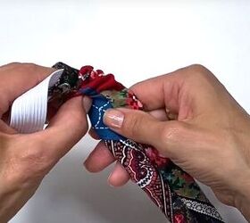 how to make an easy diy bandana headband you can wear 2 ways, Feeding the elastic through