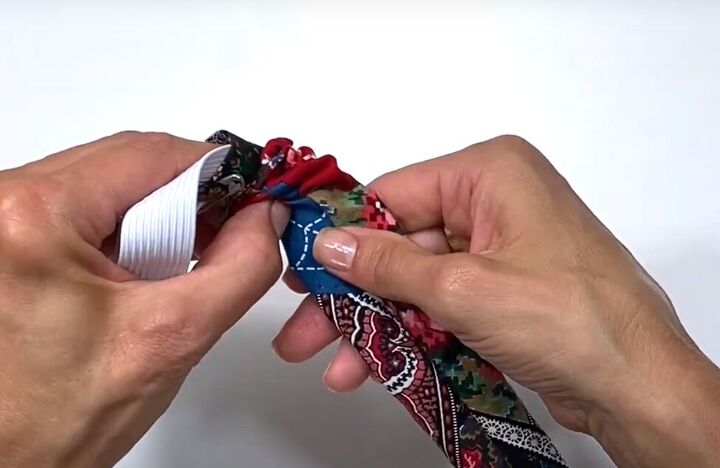 how to make an easy diy bandana headband you can wear 2 ways, Feeding the elastic through