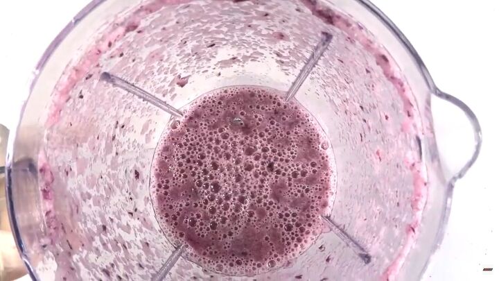 How to Make a DIY Onion Juice That Promotes Hair Growth | Upstyle How to Make a DIY Onion Juice That Promotes Hair Growth | Upstyle