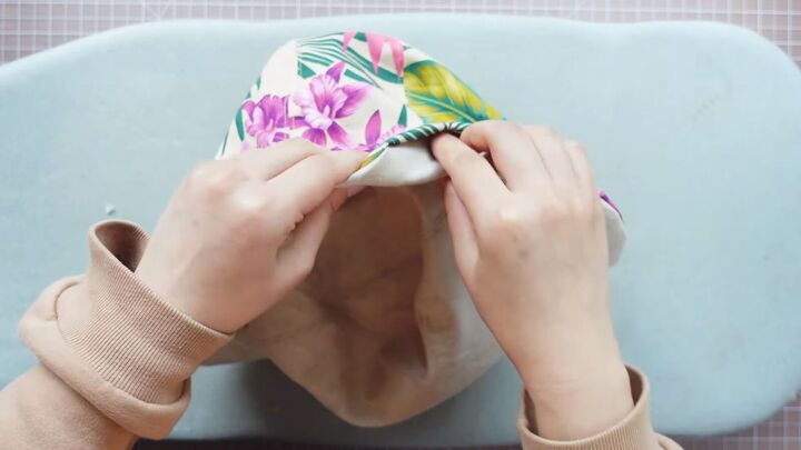 quick easy reversible tulip hat sewing pattern, Rolling out the seams