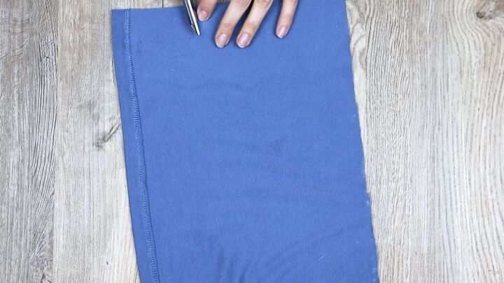 how to make a no sew no glue diy skirt and tube top using t shirts, Making a no sew tube top