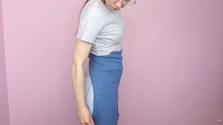 how to make a no sew no glue diy skirt and tube top using t shirts, Marking the length of the skirt