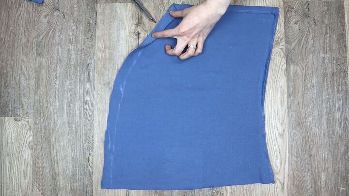 how to make a no sew no glue diy skirt and tube top using t shirts, Cutting holes in the fold