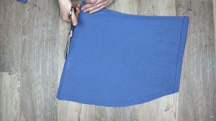 how to make a no sew no glue diy skirt and tube top using t shirts, Trimming the bottom