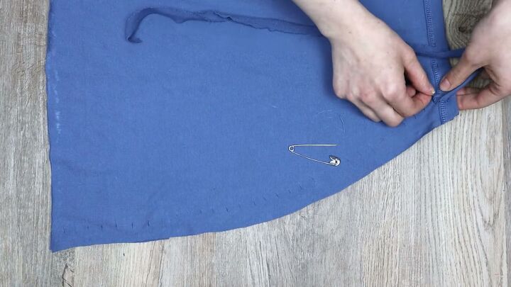 how to make a no sew no glue diy skirt and tube top using t shirts, Tying the end in a knot to secure