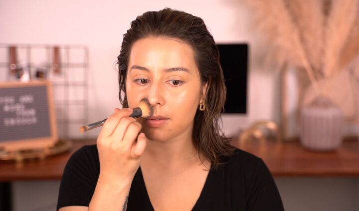 7 common makeup mistakes to avoid how to fix them, Using the wrong brushes to apply makeup