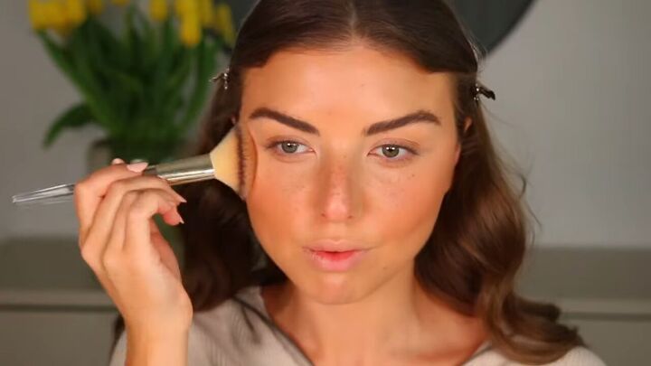 how to apply faux freckles for a sun kissed summer makeup look, Applying bronzer for a sun kissed look