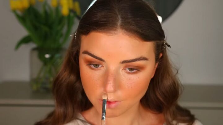how to apply faux freckles for a sun kissed summer makeup look, Applying a light eyeshadow as a highlight