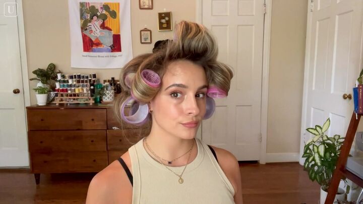 how to get big supermodel esque 90s blowout hair in 5 easy steps, Letting hair dry in hair rollers