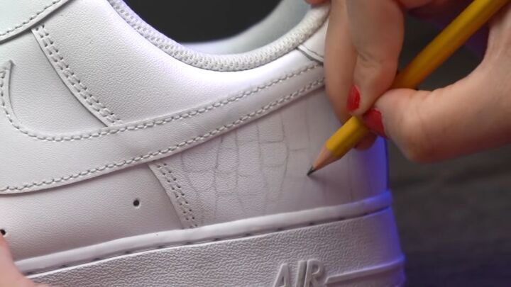 how to make textured diy croc skin sneakers with a wood burning tool, Drawing the crocodile pattern