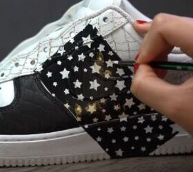 how to make textured diy croc skin sneakers with a wood burning tool, Painting stars with stencisl