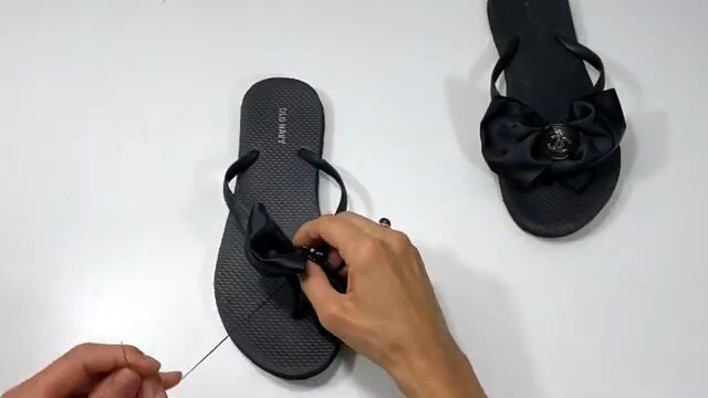 4 simple steps to make gorgeous expensive looking flip flops, Sewing bow to flip flop
