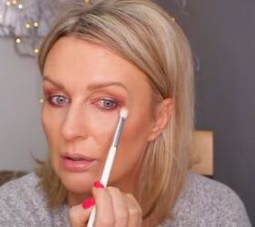 how to create a glamorous makeup look for hooded eyes in 5 minutes, Blending and softening edges