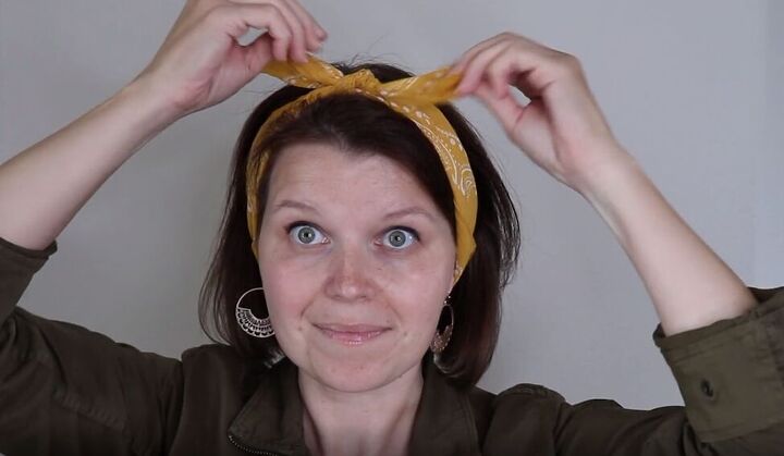 9 easy super cute bandana hairstyles to try out this summer, Wearing a bandana as a headband