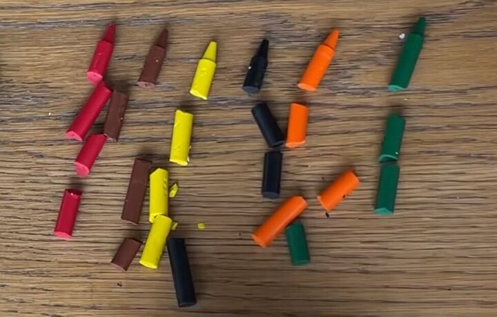 4 fun diy lipstick hacks using crayons kool aid sugar more, Breaking colored crayons into pieces