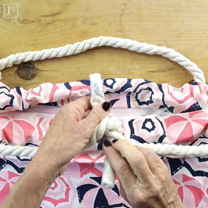 10 easy diy summer accessories fashion hacks for the season, Using ropes as the bag handles