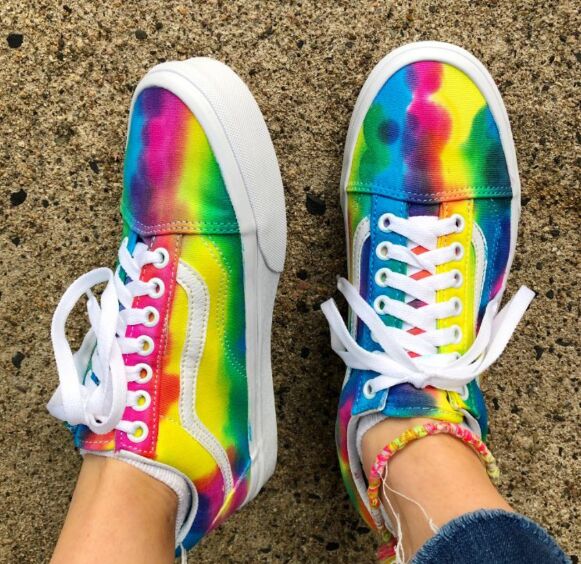 How To Tie Dye White Canvas Shoes | Upstyle