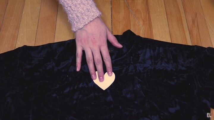 3 cute thrift flips that you can easily try at home, Cutting out a heart for the DIY