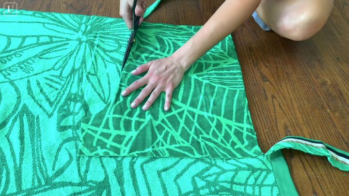how to sew shorts a matching a tote using an old beach towel, Towel DIY