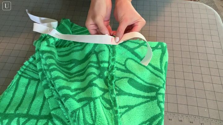 how to sew shorts a matching a tote using an old beach towel, Matching up the quarter points to the side seams