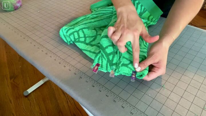 how to sew shorts a matching a tote using an old beach towel, Pinning the corners