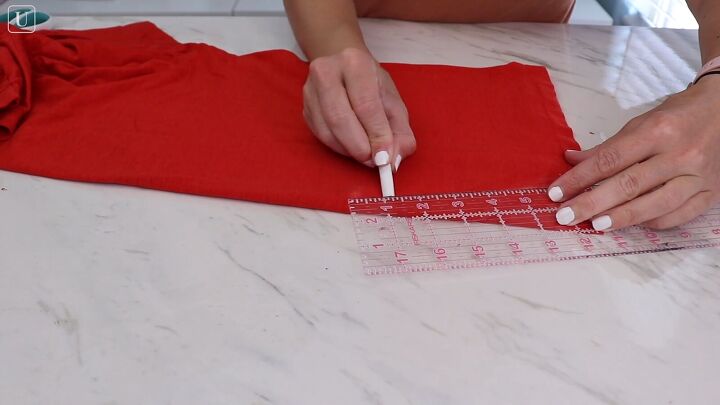 4 quick easy super cute t shirt upcycle ideas for summer, Drawing an angled line