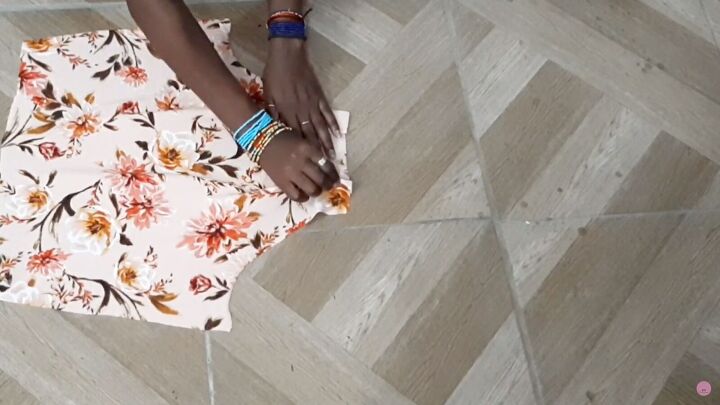 how to make a summery diy halter neck dress from scratch, Pleating the neckline