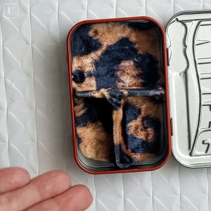 how to make a diy small jewelry box out of an old mint tin, How to make a DIY jewelry box