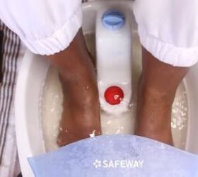 need to manicure your toes find the steps in this easy tutorial, Soaking feet in foot bath