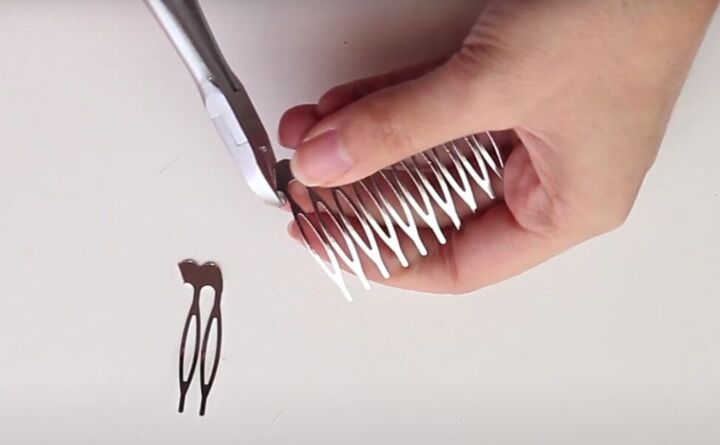 How to Make a DIY Beaded Hair Comb For a Wedding or Special Occasion | Upstyle How to Make a DIY Beaded Hair Comb For a Wedding or Special Occasion | Upstyle