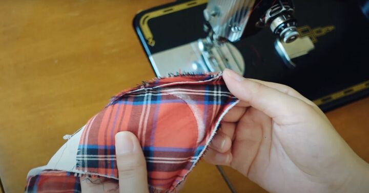 how to upcycle a men s shirt into a feminine top, Sewing the collar