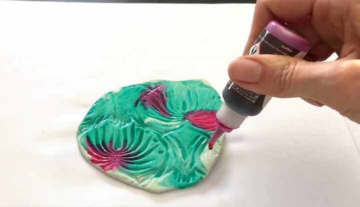 5 polymer clay textures you can create using household items, Dyeing the clay with alcohol inks and pigment powders