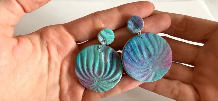 5 polymer clay textures you can create using household items, Textured polymer clay earrings