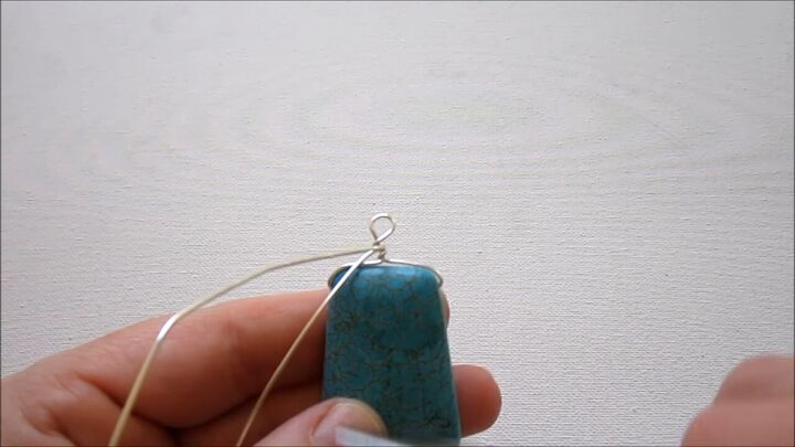 easy steps to make your own gorgeous wire spiral and bead pendant, Wrapping the wire around the loop