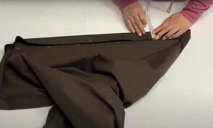 how to sew a long skirt with an elastic waist back slit, Marking the hem with chalk