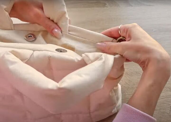 how to make a puffy quilted purse with a cross body strap, Sewing the opening closed