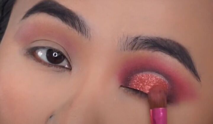 how to do a rose gold eyeshadow look with a metallic halo, Applying rose gold pink eyeshadow