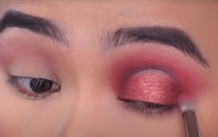 how to do a rose gold eyeshadow look with a metallic halo, Smudging the edge of the rose gold eyeshadow